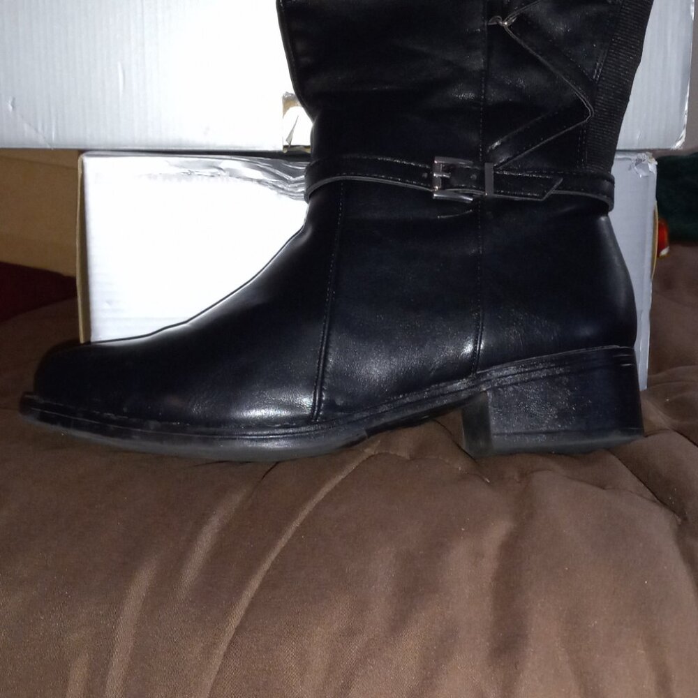 Boots - Picture 4 of 4